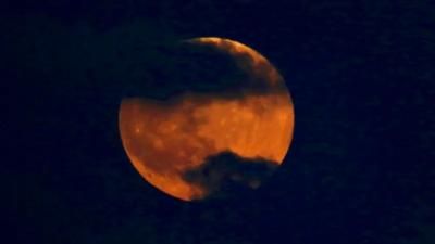 الشوافي: خسوف كلي للقمر في سماء اليمن بهذا التوقيت