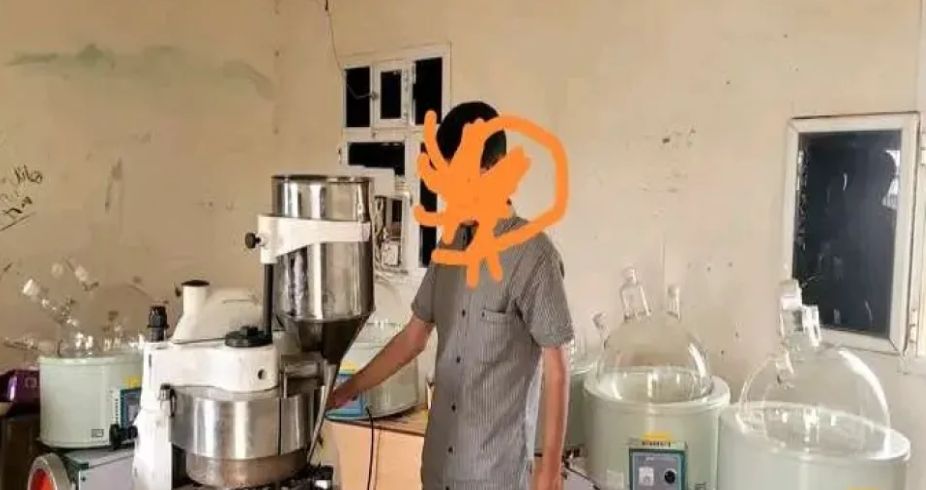 بقدرة إنتاج مرعبة...قبل التشغيل بساعات فقط! ضبط مصنع مخدرات ضخم في اليمن