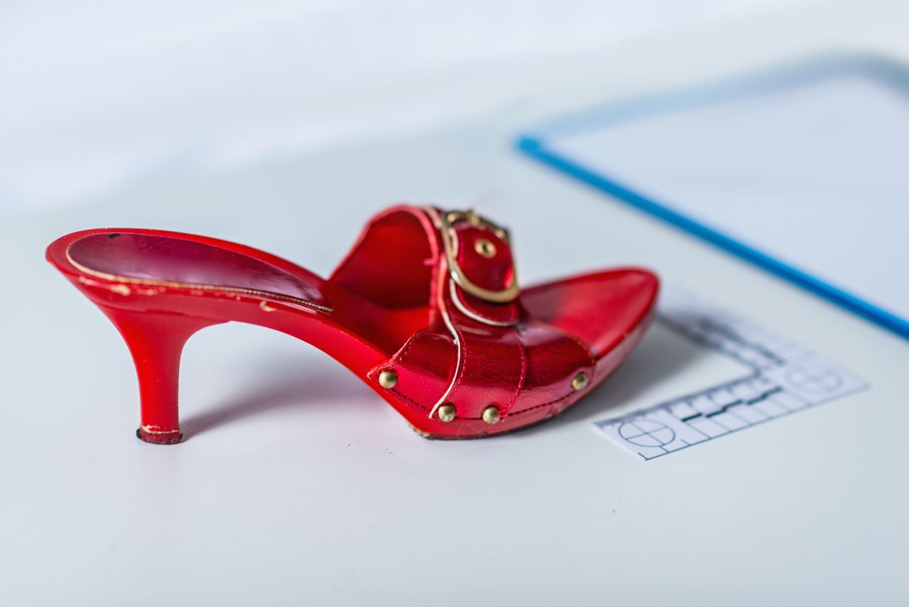 أشياء غريبة اصطحبها الأطفال معهم في حقائبهم المدرسية 