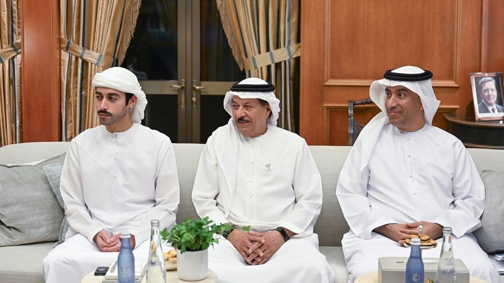 حمدان بن زايد يستقبل وفد دائرة البلديات والنقل ويطلع على أبرز المشاريع بمنطقة الظفرة