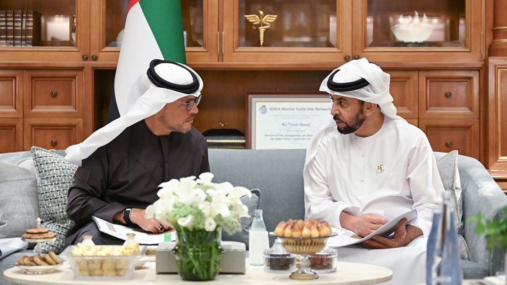 حمدان بن زايد يستقبل وفد دائرة البلديات والنقل ويطلع على أبرز المشاريع بمنطقة الظفرة