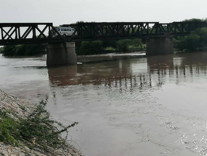 نهر الدندر يوالي ارتفاعاً في مناسيبه ورئيس غرفة الطوارئ يقف على تقوية مناطق الهشاشة