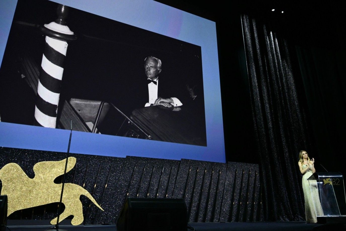 عاصفة من التصفيق تحية لـ جورجيو أرماني بختام مهرجان فينيسيا السينمائي 2025