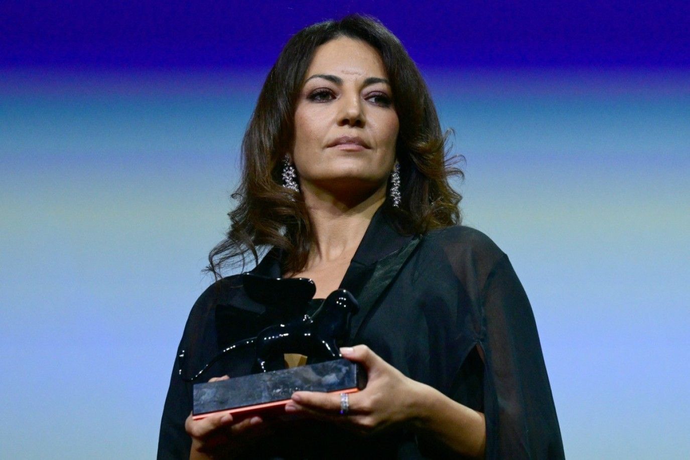 جوائز مهرجان فينيسا 2025: مريم توزاني تحصد جائزة الجمهور أرماني بيوتي عن فيلمها Calle Málaga