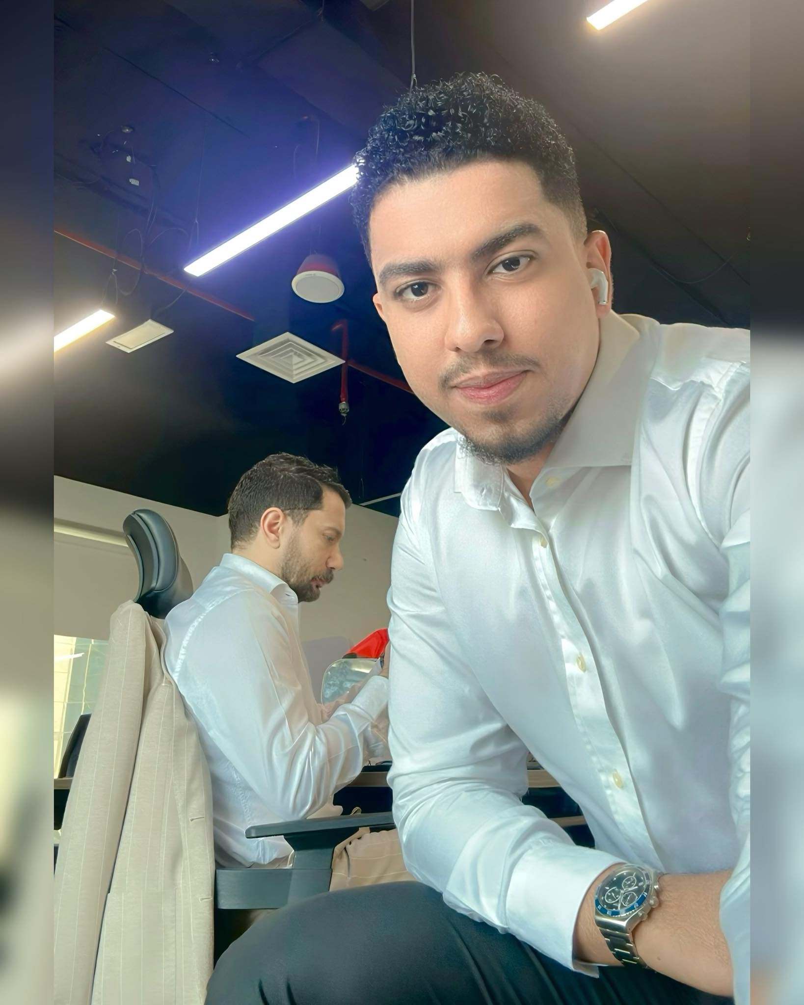 شاهد بالصورة.. بعد هجوم الجمهور عليه.. المذيع حازم حلمي يكتب تدوينة مؤثرة: (ممكن أغلط وأقع في أخطاء، لكن عمري ما كنت بسوء ظن بعض الناس.. كلنا بنحب السودان، لكن ما بنحب بعض)