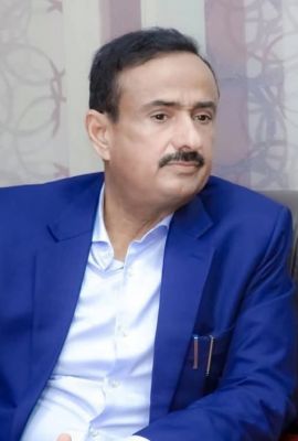 محافظ شبوة يوجه بصرف راتب شهر للتربويين من إيرادات السلطة المحلية