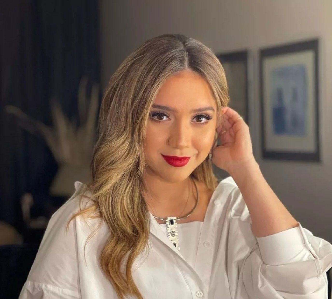 أول ظهور للفنانة رنا رئيس من داخل المستشفى