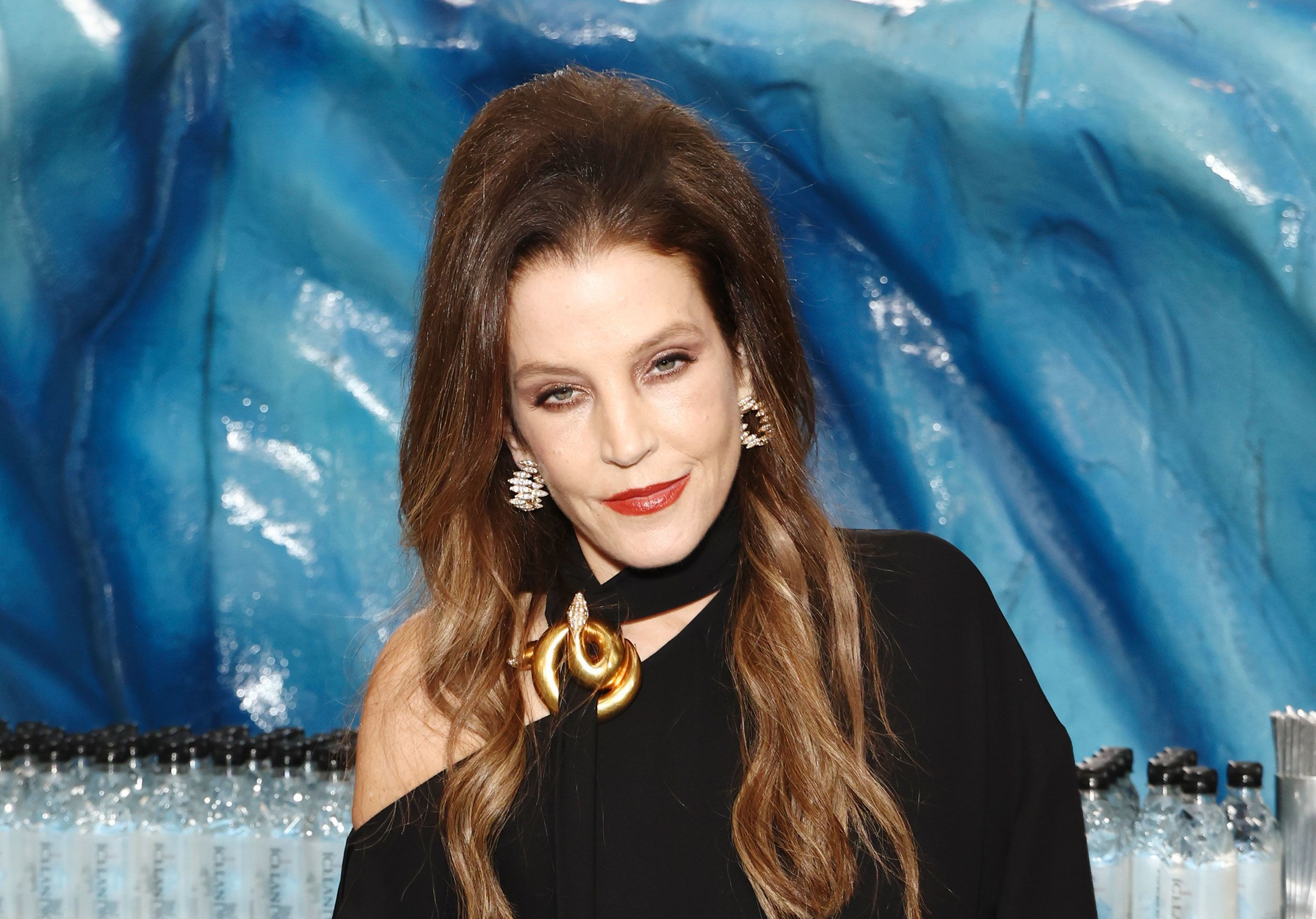 فضيحة تهزّ عائلة إلفيس… مذكّرات مسرّبة تتّهم بريسّيلا بإنهاء حياة ابنتها