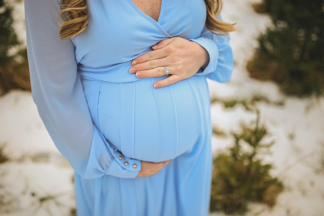 التخدير أثناء الولادة: أنواعه ومميزاته ومخاطره ومتى يُنصح باستخدامه؟ 