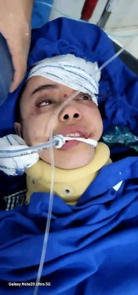 عاجل : دعوات للتعرف على فتاة مصابة بحادث مروري في صنعاء(صورة)