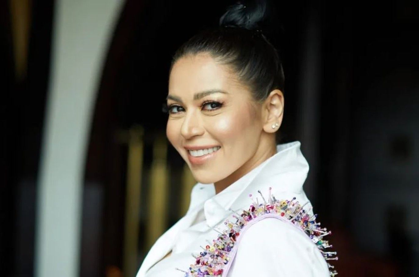 بعد أكثر من عام.. لقاء الخميسي تعلن عرض مسلسل روج أسود قريبًا
