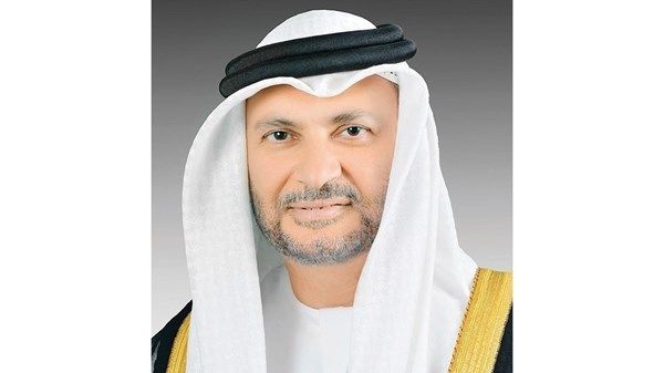 أنور قرقاش: نقف قلباً وقالباً مع دولة قطر الشقيقة