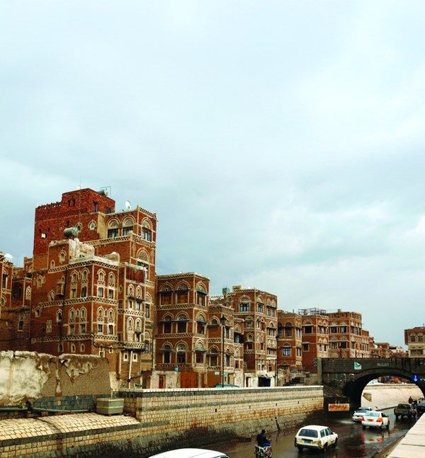 «الحوثي».. أنشطة مشبوهة لتمويل آلة الحرب