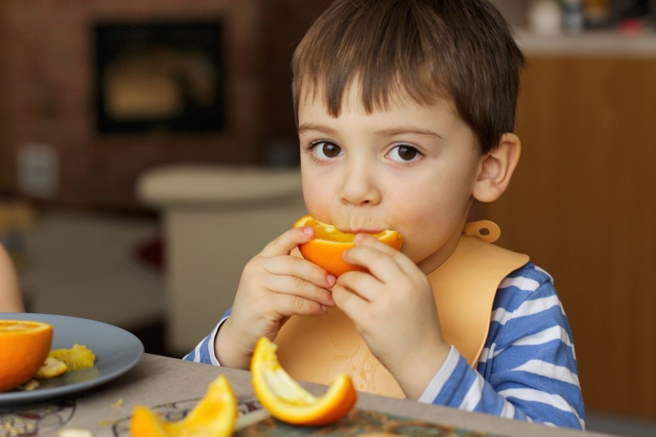 كيف تقين طفلك من العدوى في الأماكن العامة والمدارس؟