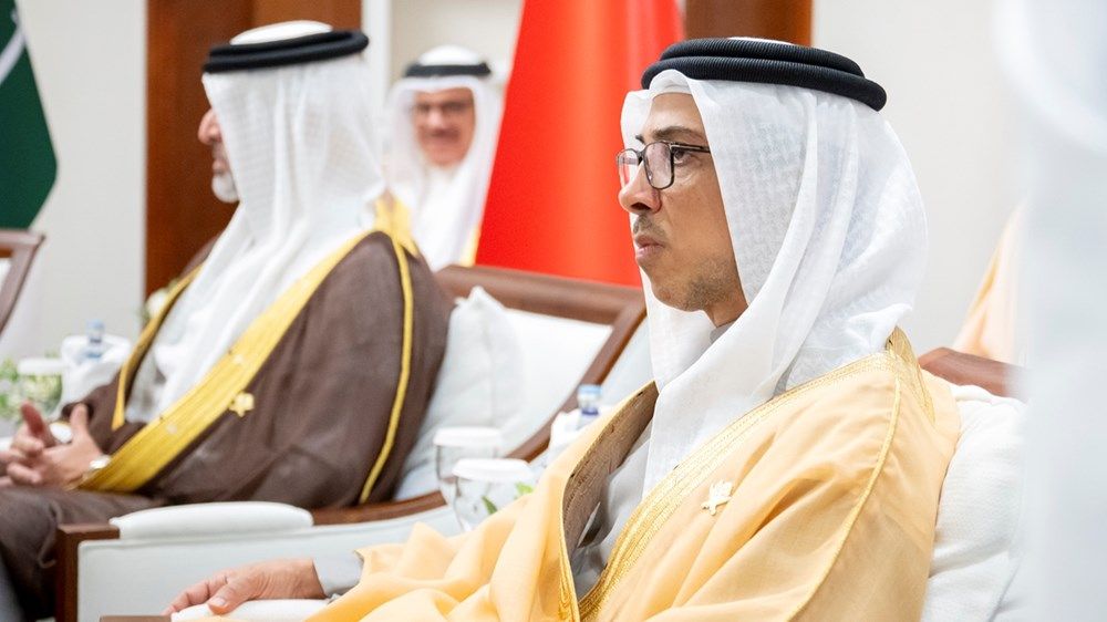 نيابة عن رئيس الدولة.. منصور بن زايد يشارك في القمتين الخليجية والعربية الإسلامية في الدوحة