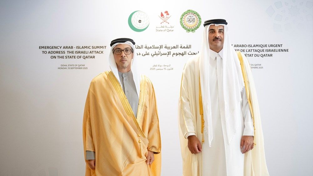 نيابة عن رئيس الدولة.. منصور بن زايد يشارك في القمتين الخليجية والعربية الإسلامية في الدوحة