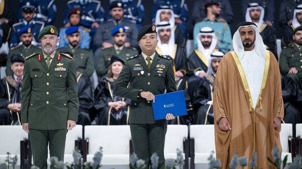 سيف بن زايد يشهد حفل تخريج دفعة 2025 من أكاديمية ربدان