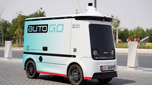 التشغيل التجريبي لخدمات التوصيل الذاتي في مدينة مصدر