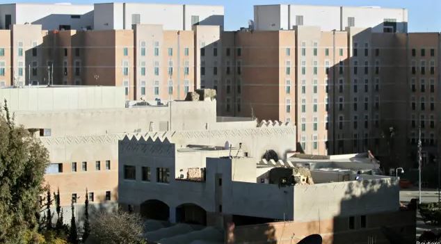 أمريكا تهرب موظفي سفارتها بصنعاء