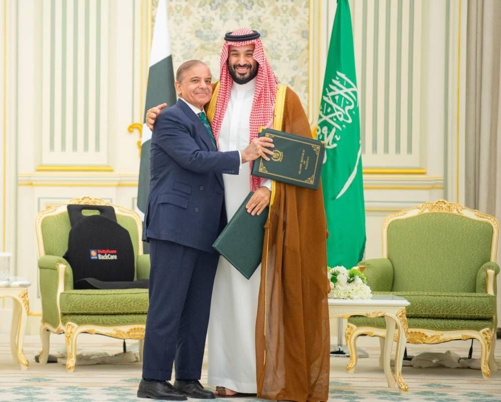السعودية وباكستان توقعان اتفاقية الدفاع الإستراتيجي المشترك