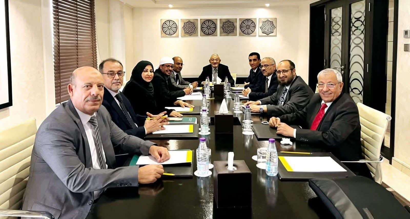 تعرف على الفريق القانوني لمجلس القيادة الرئاسي والمكلف بمراجعة القرارات الصادرة " اسماء"