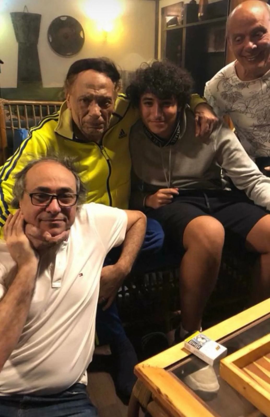 أحدث ظهور للزعيم عادل إمام رفقة شقيقه عصام إمام والكاتب أكرم السعدني