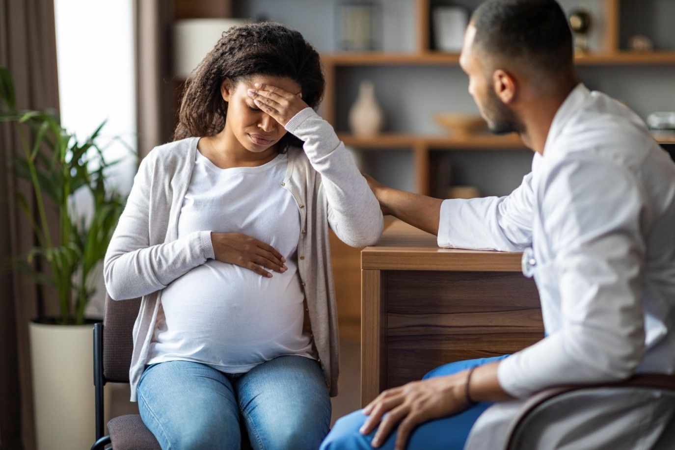 الحمل والعاطفة: لماذا تنقلب نفسية الحامل وما الحل؟