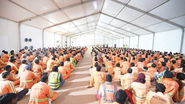 ضمن مبادرة «زاد العامل».. تعزيز وعي 1400 عامل في دبي بحقوقهم وواجباتهم