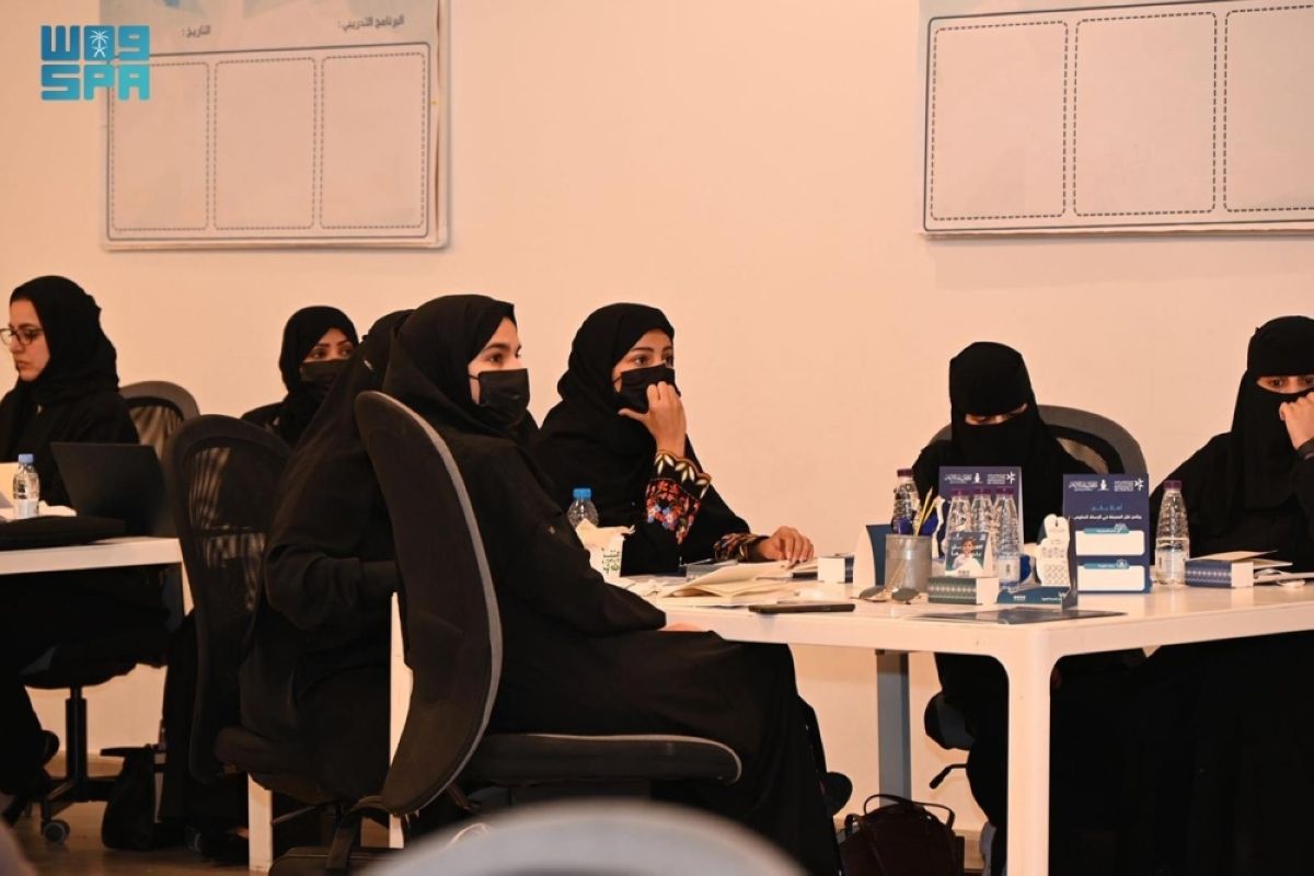 اختتام برنامج «نقل المعرفة في الإسناد الحكومي» بالمدينة المنورة