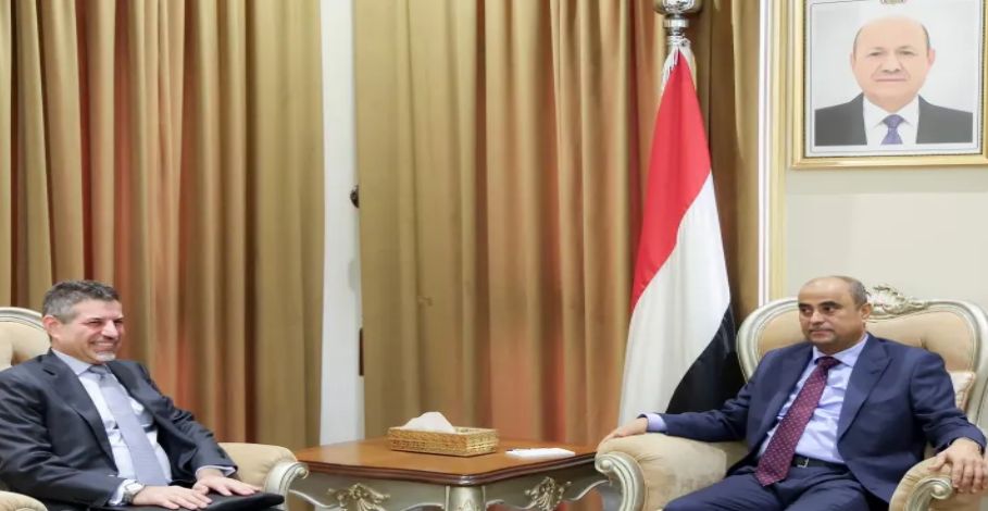 أمريكا تطالب مجلس القيادة بالالتزام بقرار نقل السلطة...تفاصيل لقاء رئيس الوزراء "بن بريك" مع السفير الأمريكي