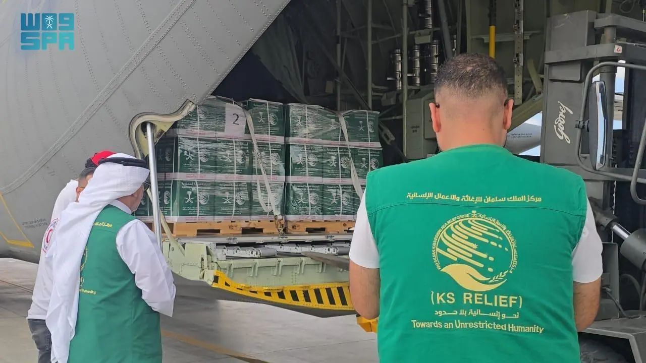 مطار العريش يستقبل الطائرة الإغاثية السعودية الرابعة والستين لدعم غزة