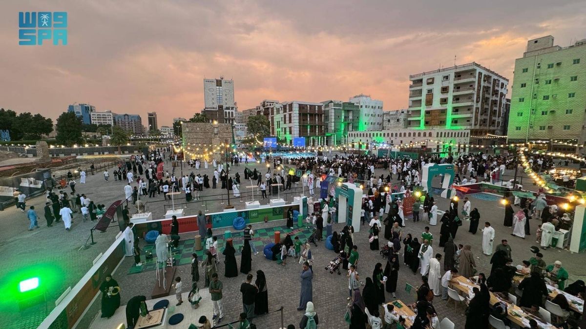 جدة التاريخية تكتسي باللون الأخضر احتفاء باليوم الوطني الـ95