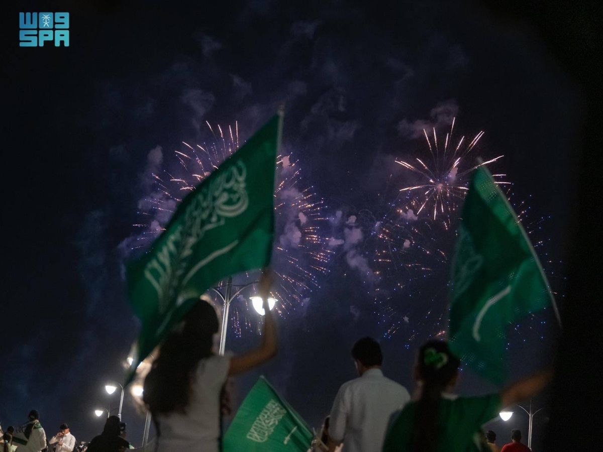 الألعاب النارية تضيء سماء المدينة المنورة احتفالا باليوم الوطني الـ95