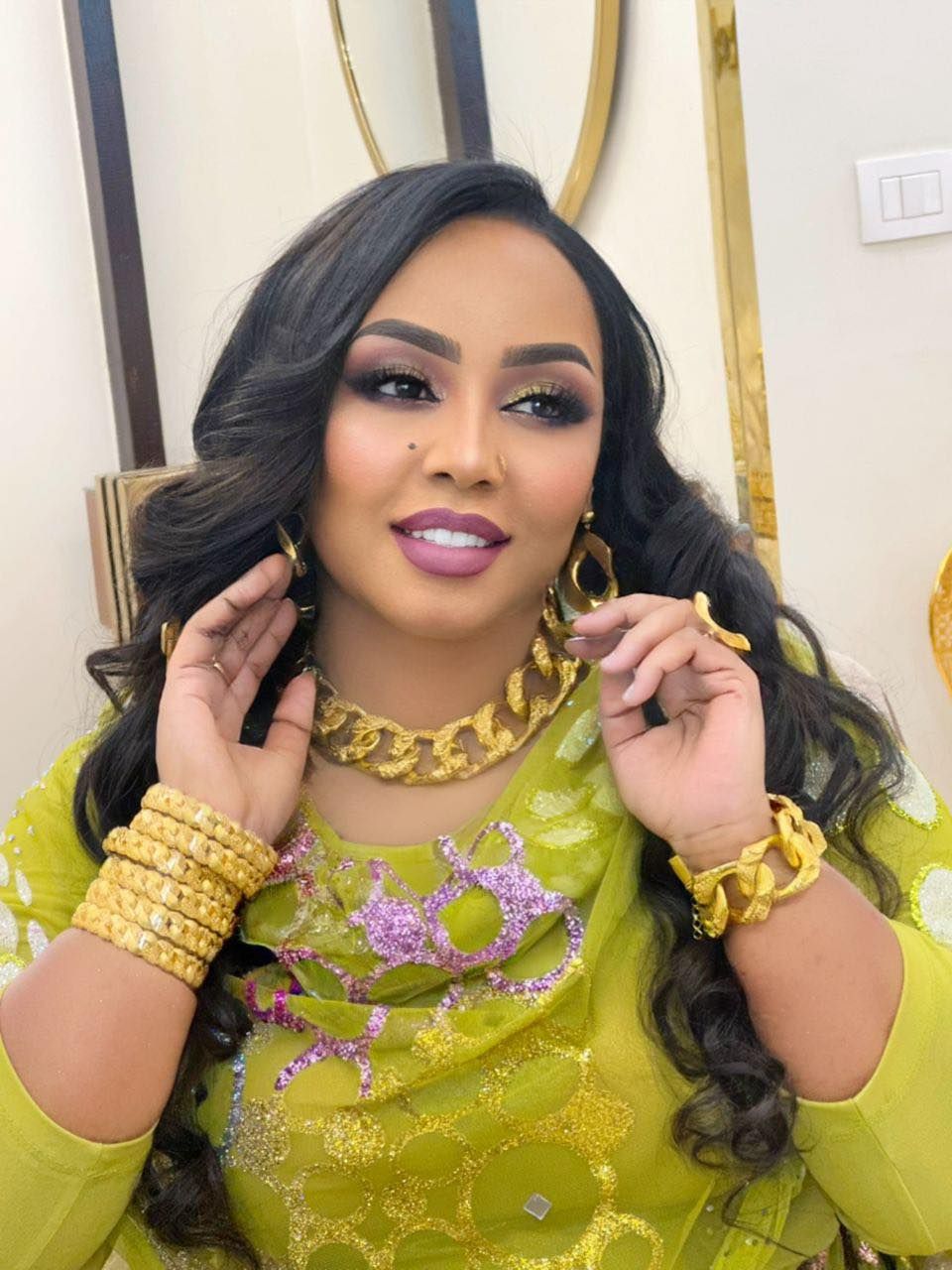 شاهد بالصورة.. السلطانة هدى عربي تهدي نفسها آيفون 17 وتقول: (هديتي لعيد ميلادي اشبكوني مبروك دسيس)