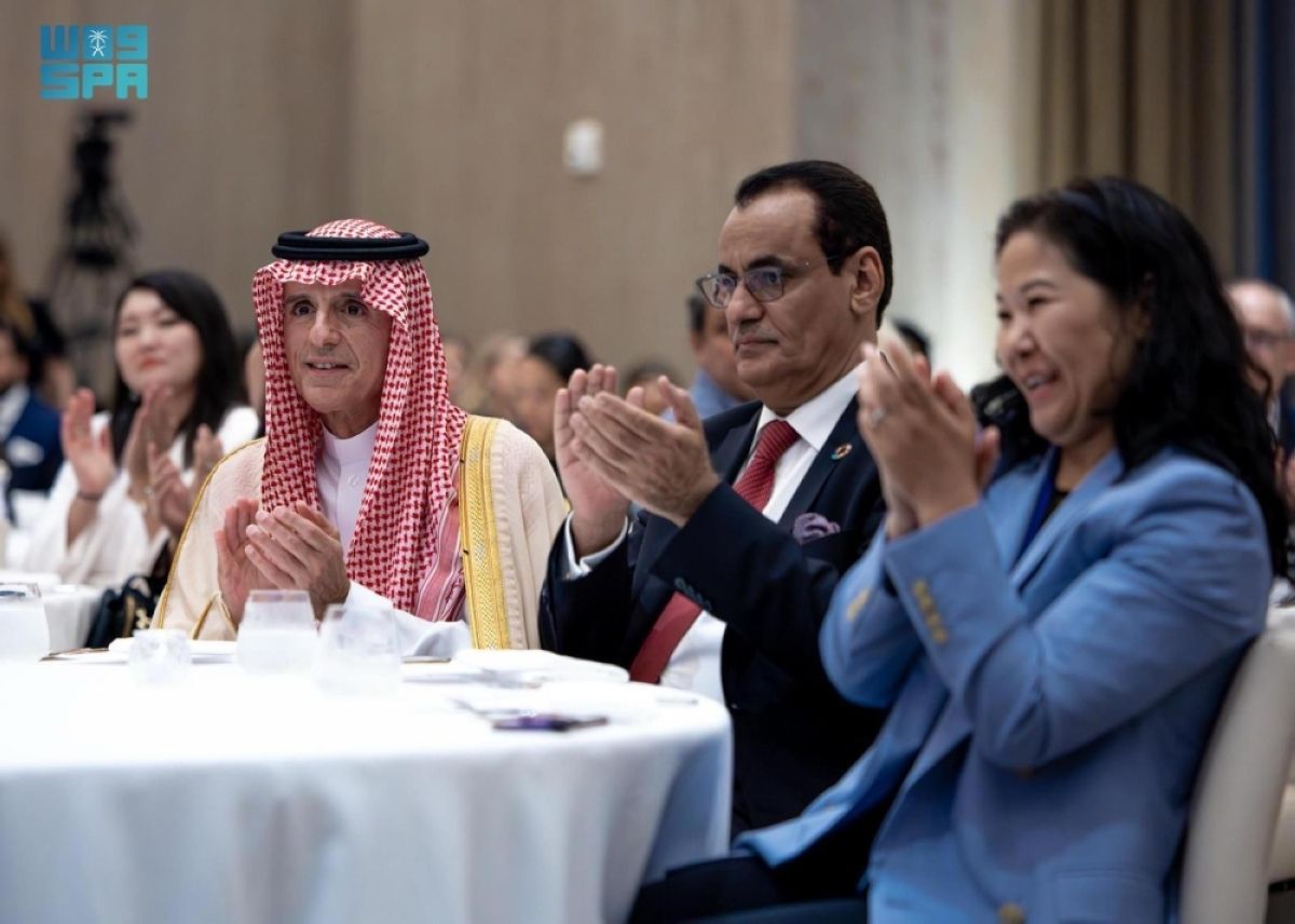 وزير الدولة للشؤون الخارجية 
يشارك في فعالية بشأن الجفاف