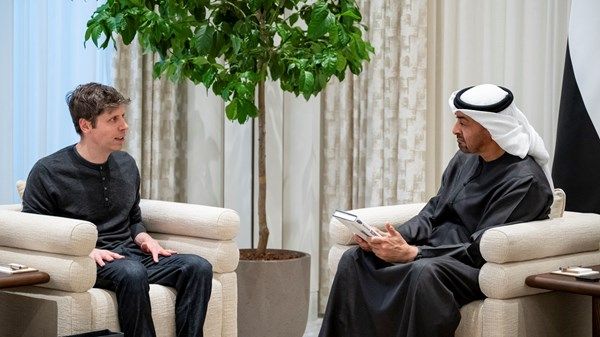 رئيس الدولة يستقبل الرئيس التنفيذي لشركة «أوبن إيه آي»