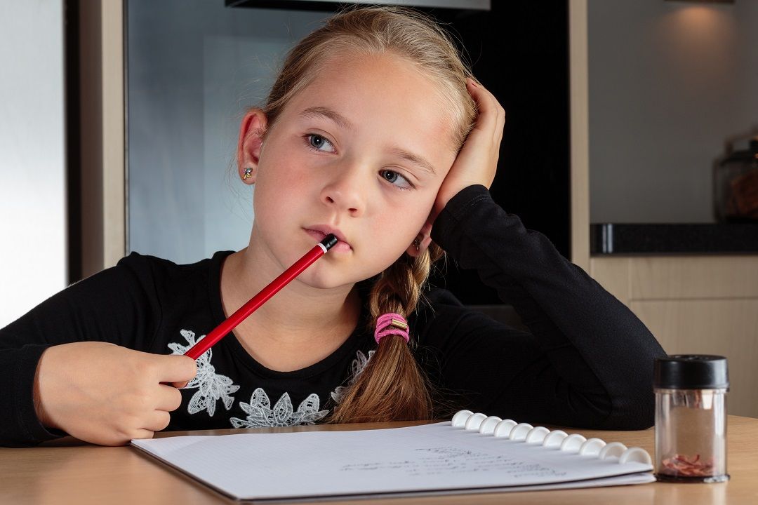 أساليب لمذاكرة طفلك بذكاء بدلاً من الاعتماد على الجهد المكثف..
