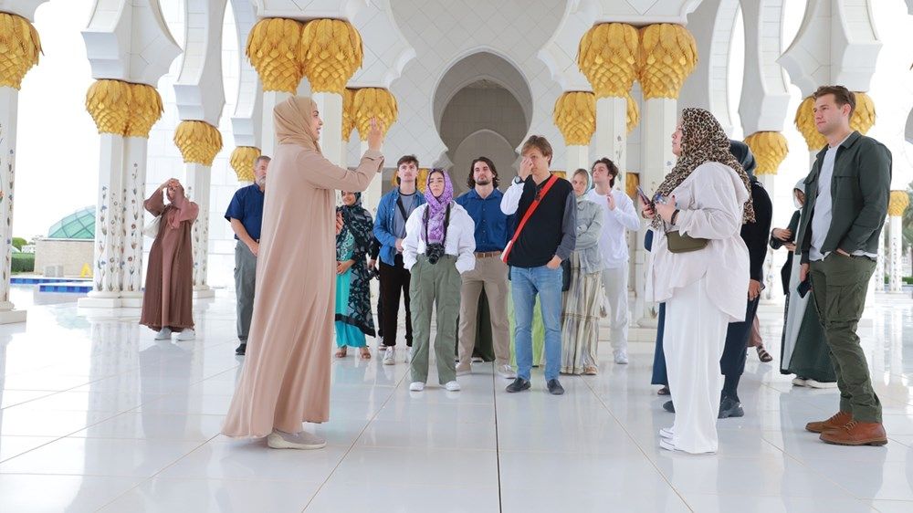 مركز جامع الشيخ زايد الكبير يعزز مكانته على خريطة السياحة الثقافية المستدامة