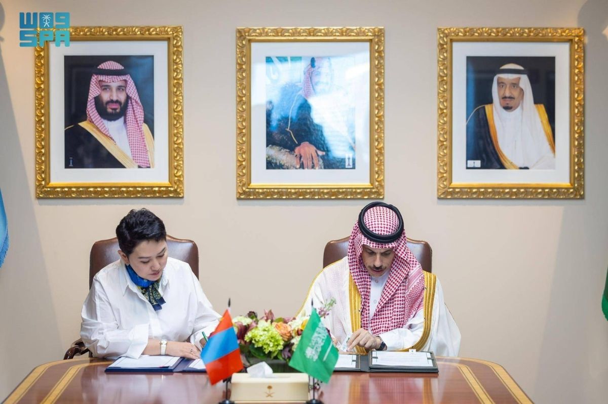 وزير الخارجية يلتقي وزيرة خارجية منغوليا ويوقعان اتفاقية إعفاء متبادلة للجوازات