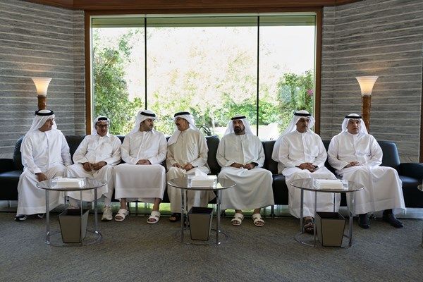 مكتوم بن محمد يقدم واجب العزاء في وفاة فاطمة بنت سعيد محمد الكندي