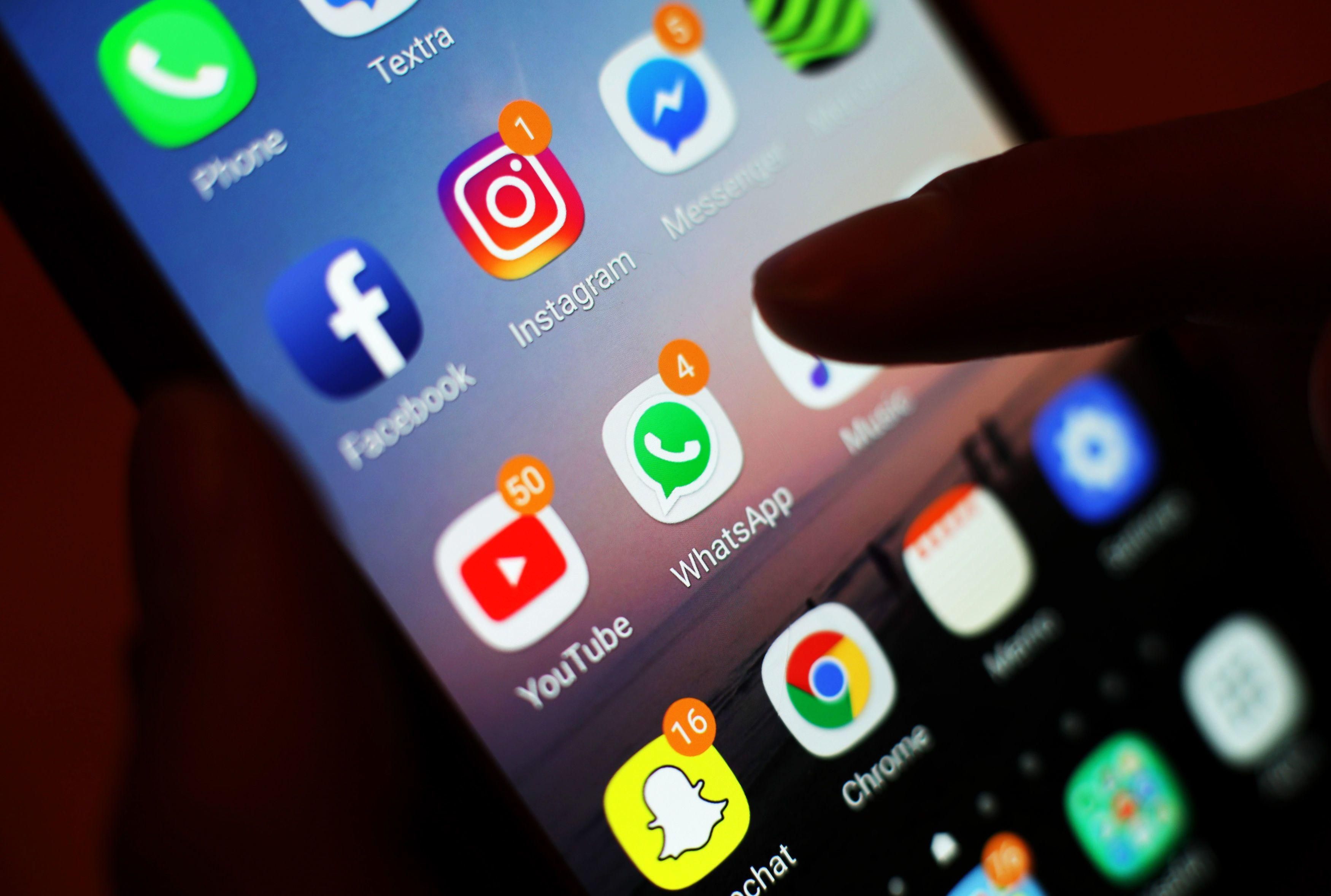 الغارديان: على خطى هتلر وستالين: هل يضع ترامب وبوتين القارة الأوروبية بين فكّي كماشة؟