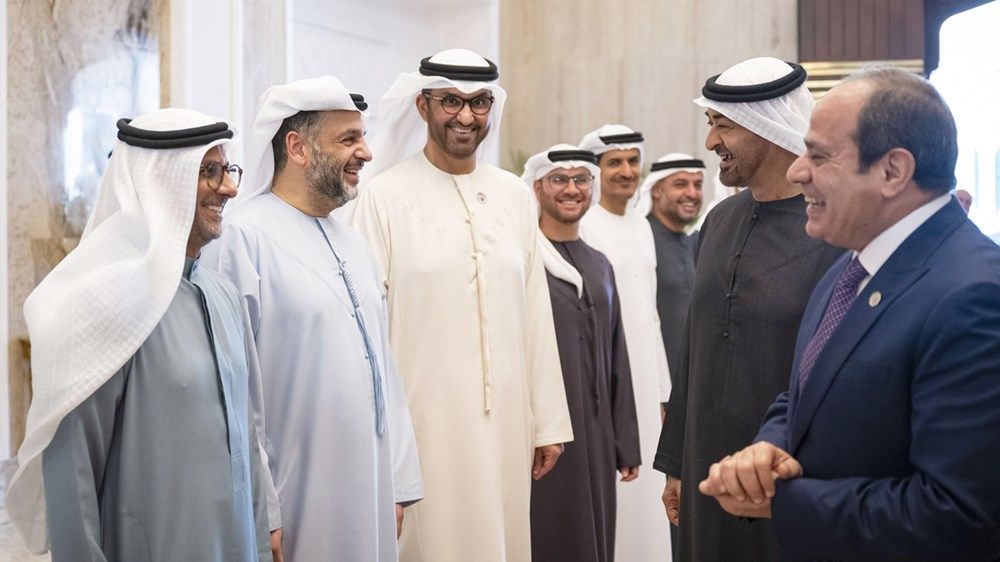 رئيس الدولة والرئيس المصري يبحثان في القاهرة العلاقات الأخوية والتطورات في المنطقة