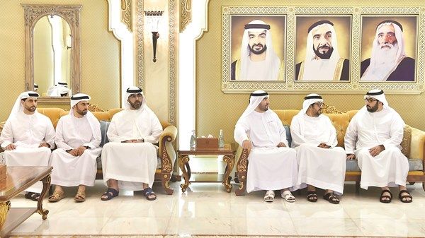 ولي عهد أم القيوين يقدم واجب العزاء في وفاة الشيخة حصة عبيد الشامسي