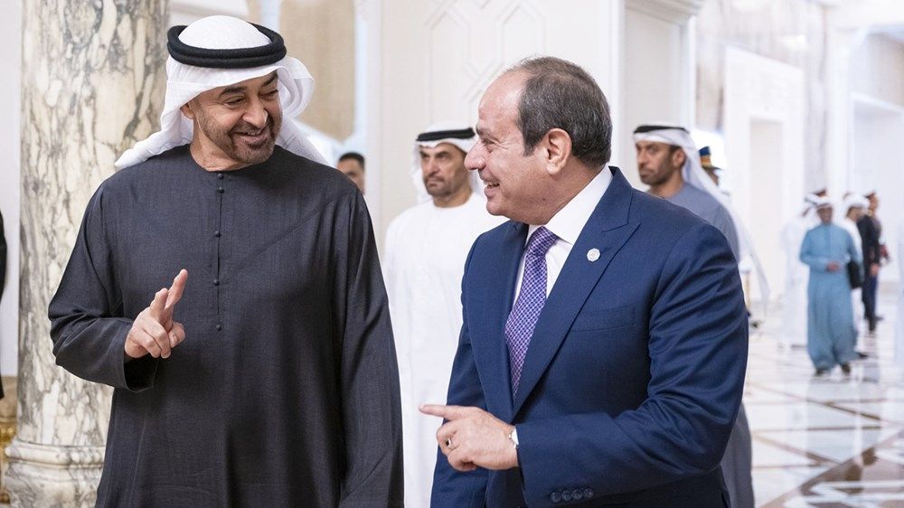 رئيس الدولة والرئيس المصري يبحثان في القاهرة العلاقات الأخوية والتطورات في المنطقة