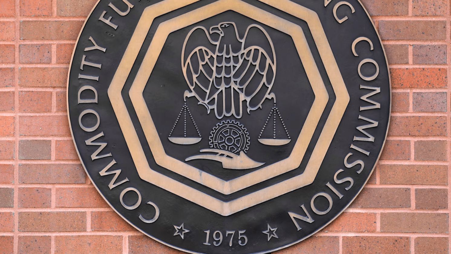 ترخيص جديد من CFTC يفتح الباب أمام شركة Crypto com لتقديم مشتقات الكريبتو في الولايات المتحدة