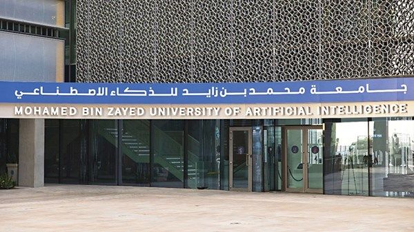 «محمد بن زايد للذكاء الاصطناعي» تستقطب 400 طالب مستجد
