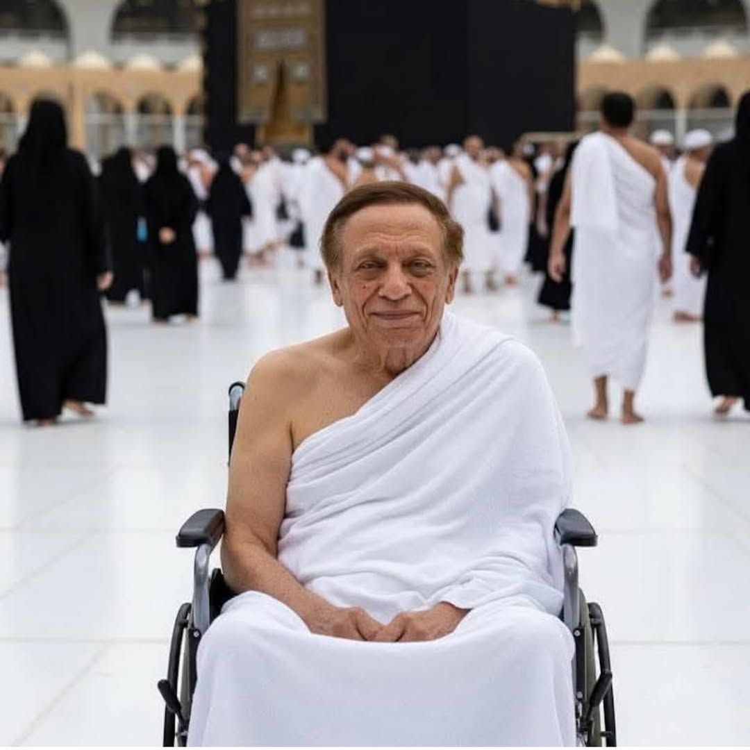حقيقية أم مزيفة؟.. أحدث ظهور لعادل إمام على كرسي متحرك من داخل الحرم المكي