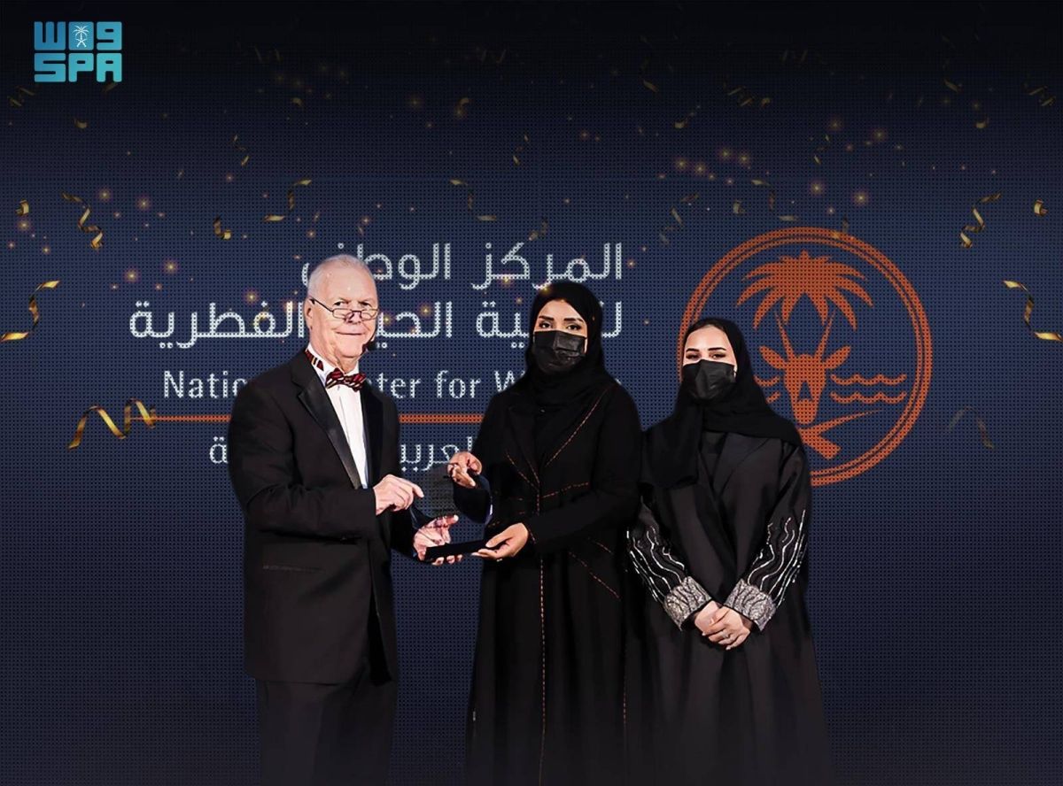 مركز تنمية الحياة الفطرية يحقق جائزة أفضل مركز اتصال للخدمات العامة