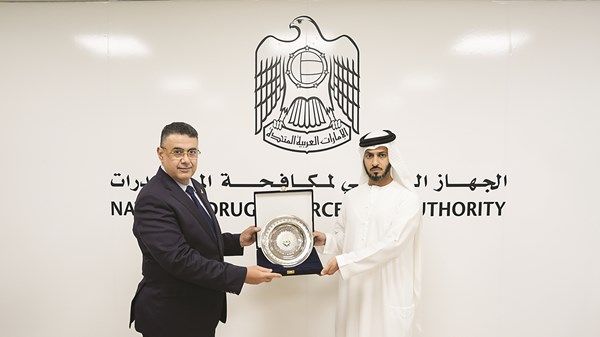 زايد بن حمد يلتقي وفداً مصرياً لتعزيز التعاون في مكافحة المخدرات