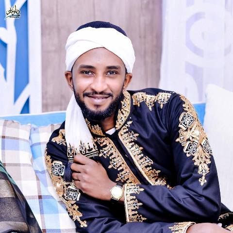 شاهد بالفيديو.. على أنغام الفنان محمد بشير.. أطفال “خواجات” يرقصون على طريقة “الصقرية” السودانية